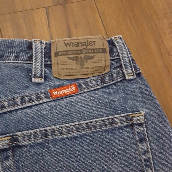 Wrangler‎ Vintage Floral Applique Distressed Jean Shorts - Picture 6 of 6